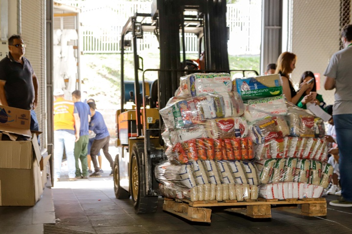 Paraná envia mais de 190 toneladas de donativos para vítimas de enchentes no Rio Grande do Sul