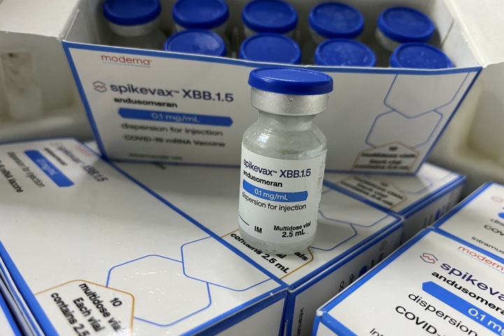 Paraná recebe primeiro lote atualizado de vacinas contra a covid-19 nesta quinta-feira