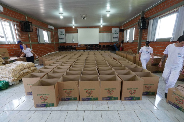 Paraná enviará alimentos, colchões e 144 mil copos de água ao Rio Grande do Sul