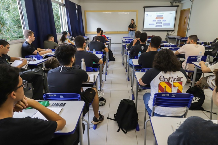 Com vagas para Umuarama, UEM abre inscrições para contratação de professores temporários