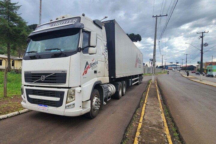 Caminhão com donativos para o RS é roubado e recuperado no Paraná