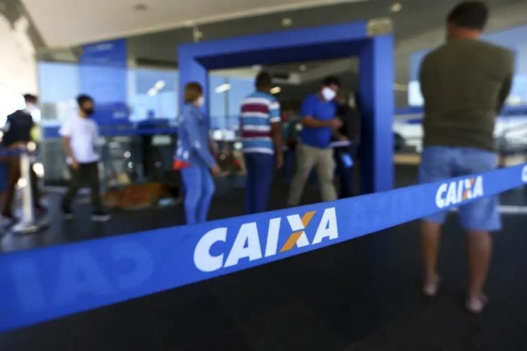 05 08 2020 Fila Agencia Caixa