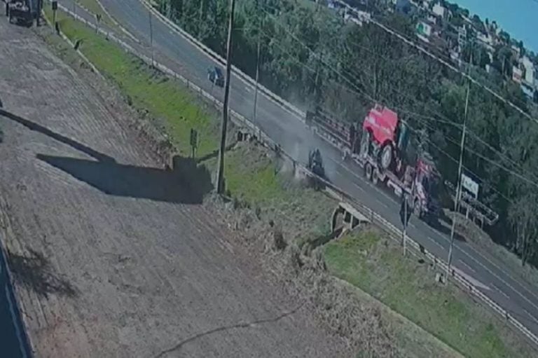 Acidente Entre Carro E Carreta