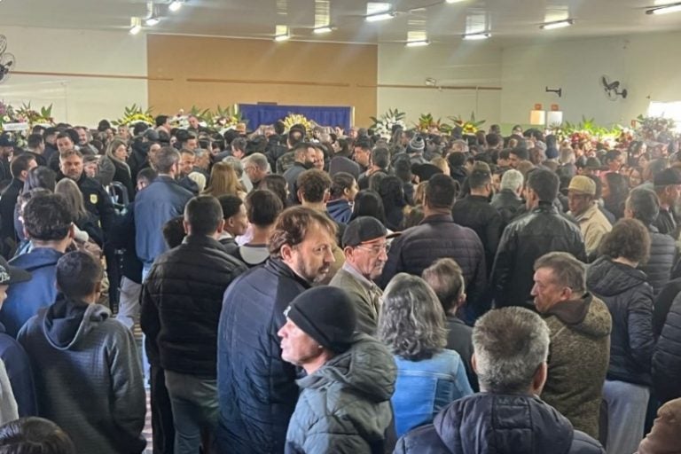 Moreira Sales se despede de casal que morreu em acidente aéreo