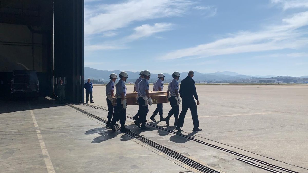 FAB realiza traslado das urnas das vítimas de queda de avião em Vinhedo