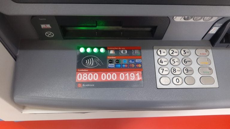 Bandidos colocam dispositivos de clonagem em caixas do Bradesco em Goioerê