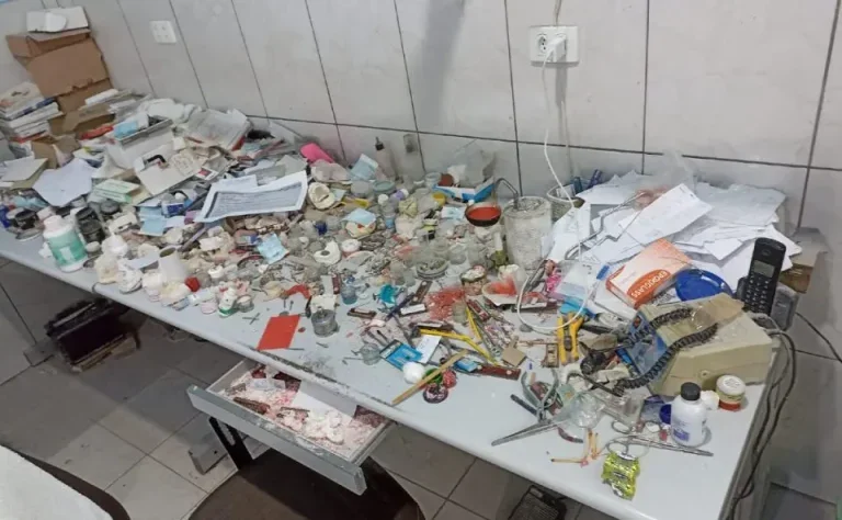 Protese Odontologico No Lixo
