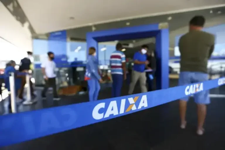 05 08 2020 Fila Agencia Caixa
