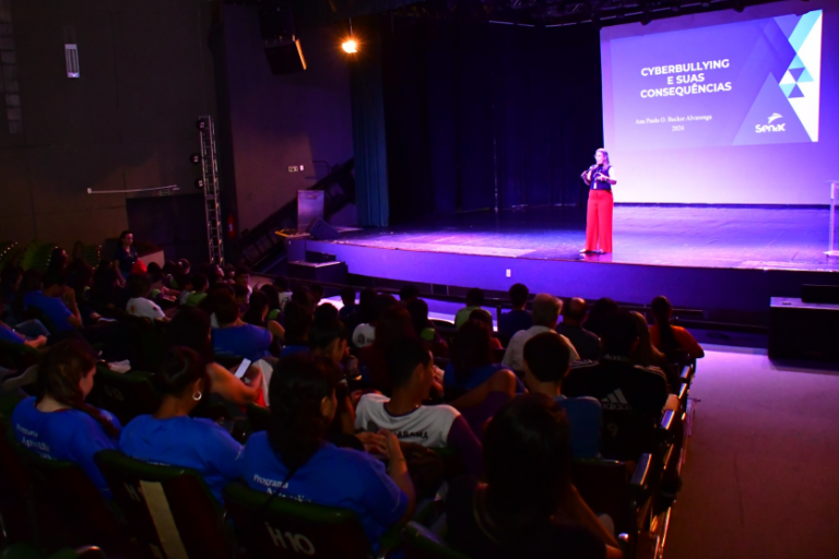 Combate Ao Cyberbullying é Tema De Palestra No Teatro Do Centro Cultural Vera Schubert