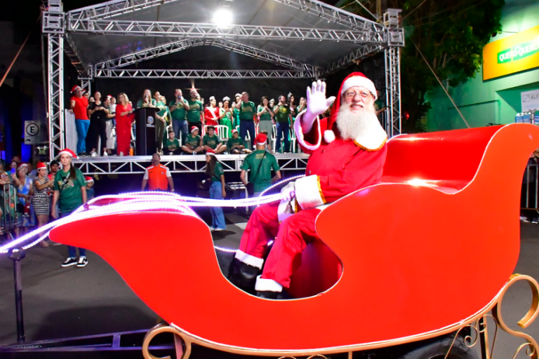 Desfile De Chegada Do Papai Noel Abre A Campanha Natal Encantado Das Emoções Em Umuarama (1)