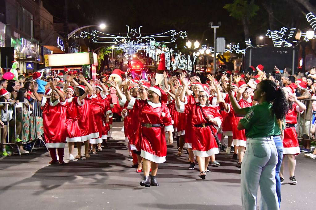 Desfile De Chegada Do Papai Noel Abre A Campanha Natal Encantado Das Emoções Em Umuarama (4)