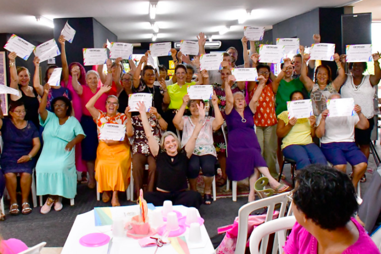 Fundação Cultural Forma Mais 34 Alunas Em Curso Gratuito De Pintura Em Tela E Tecido
