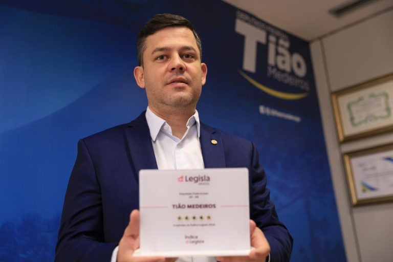 Deputado Tião Medeiros é destaque nacional no Índice Legisla Brasil