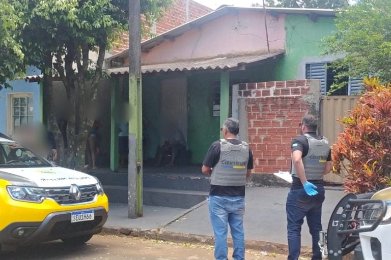 Homem E Executado Na Frente Da Mae Com Mais De 15 Tiros 4