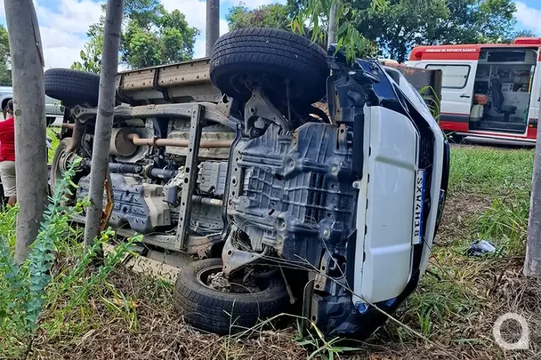colisão ambulância caminhonete PR-323 1