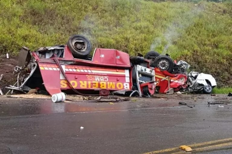Acidente Envolvendo Caminhão Dos Bombeiros