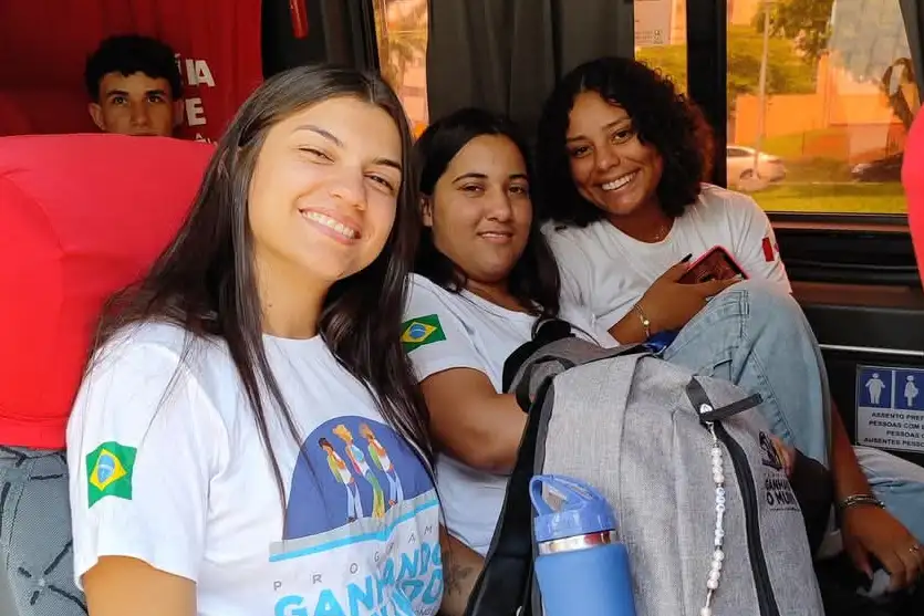 Aluna De Serra Dos Dourados Embarca Para O Canadá