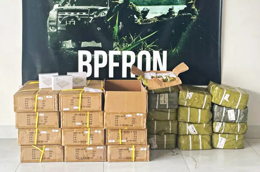 Bpfron Apreende Veículo Com Mercadorias Estrangeiras Pr 323