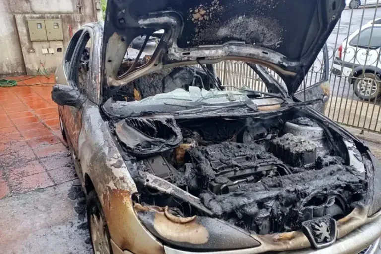 Carro Foi Completamente Destruido Pelas Chamas 00951934 0 202501170845 Scaledownproportional