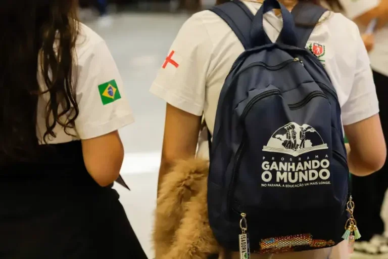 Ganhando O Mundo Estudantesregião Umuarama Embarcam