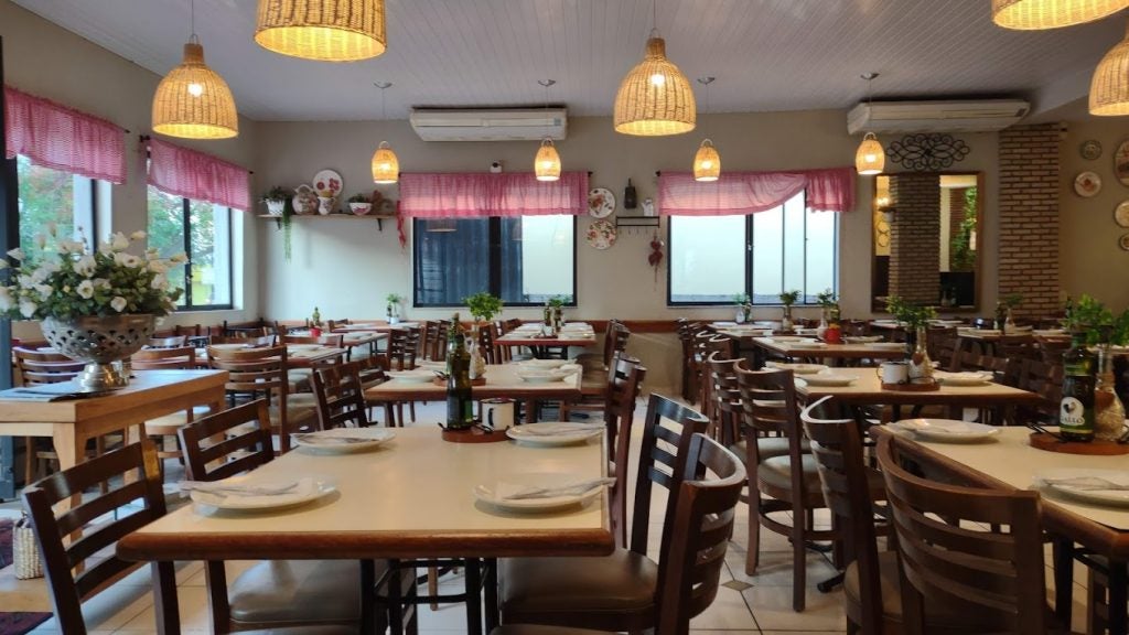 parte interna da Pizzaria Fornazza em Umuarama