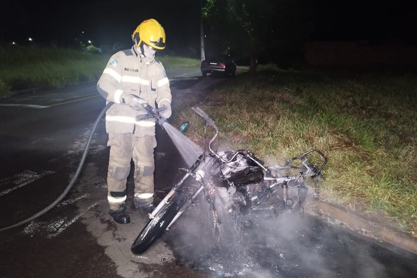 Motocicleta Incendiada