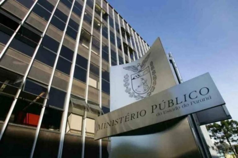 Criança que morreu afogada em máquina de lavar foi atraída pela madrasta, diz MP. Na foto, a faixada do MPPR.