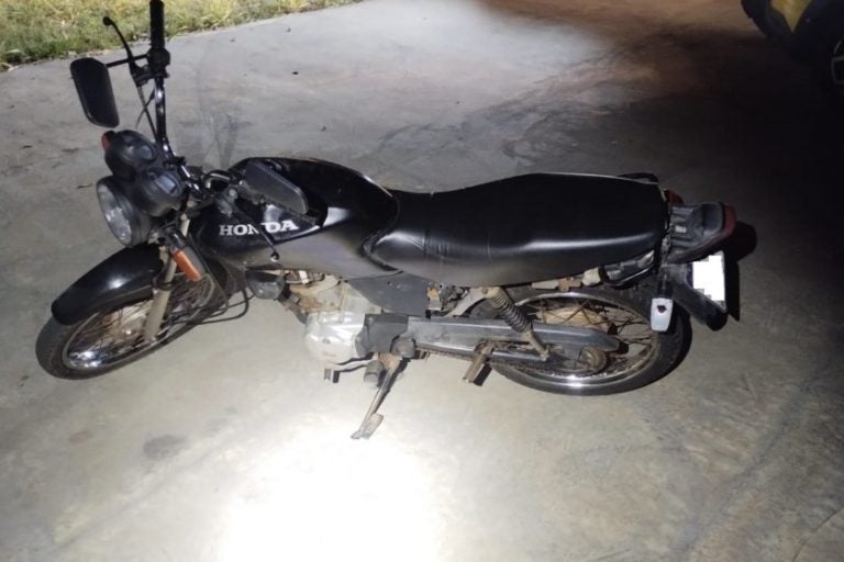Na foto, veículo usado por motociclista que fugiu de uma abordagem em São Jorge do Patrocínio.