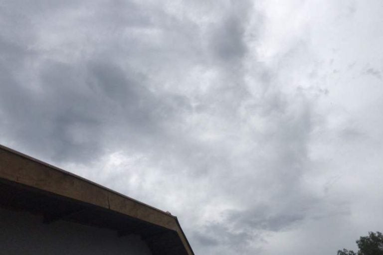 Alerta de temporal em Umuarama e região. Na foto, o céu nublado desta quinta-feira na cidade.