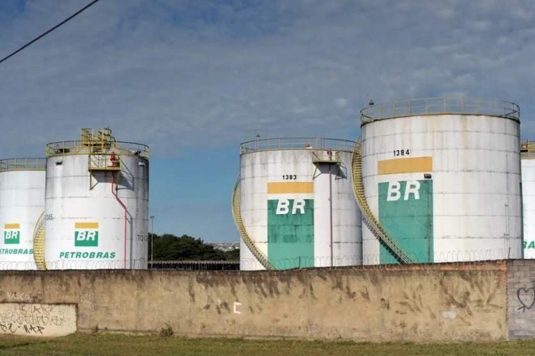 Petrobras reajusta valor do diesel para distribuidoras. Na foto, uma das usinas da estatal.