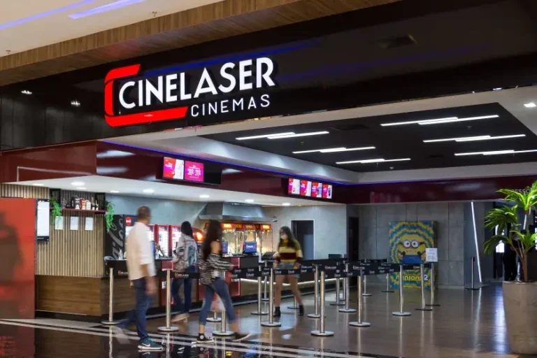 Fachada do cinema do Shopping Palladium Umuarama