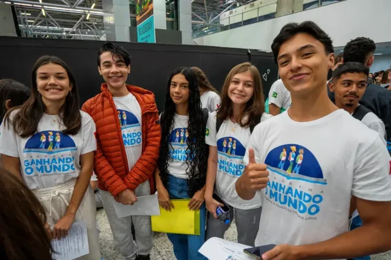 Estudantes Embarcando Para O Canadá No Ganhando O Mundo (2)