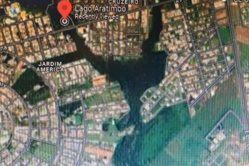 Felino No Lago Aratimbó 