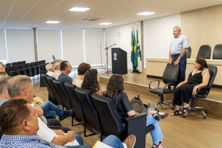 Scanavaca reúne secretários para a primeira reunião da nova gestão. Na foto, a reunião com o prefeito e os secretários.