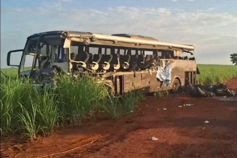 Acidente com ônibus universitário: o desastre ocorreu na noite de quinta-feira (20/2), a 17 km de Nuporanga.