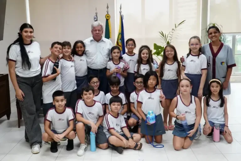 Alunos Conhecem A Prefeitura E São Recebidos Por Scanavaca (4)