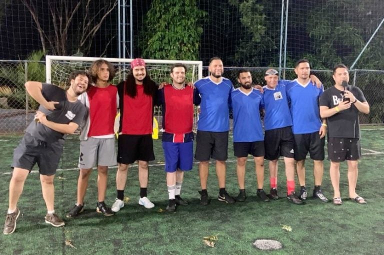 Bandas De Rock Se Unem Para Jogar Futebol E Arrecadar Ração