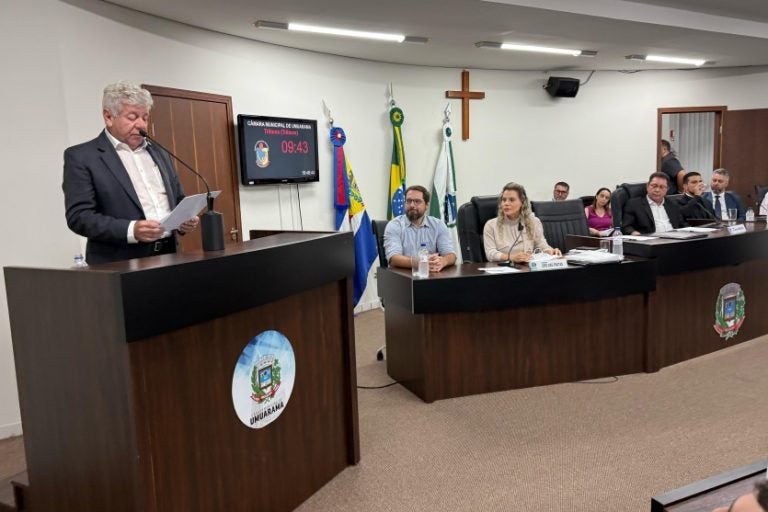Câmara de Umuarama: O prefeito Fernando Scanavaca aproveitou a ocasião para dialogar com os legisladores e transmitir uma mensagem do Executivo