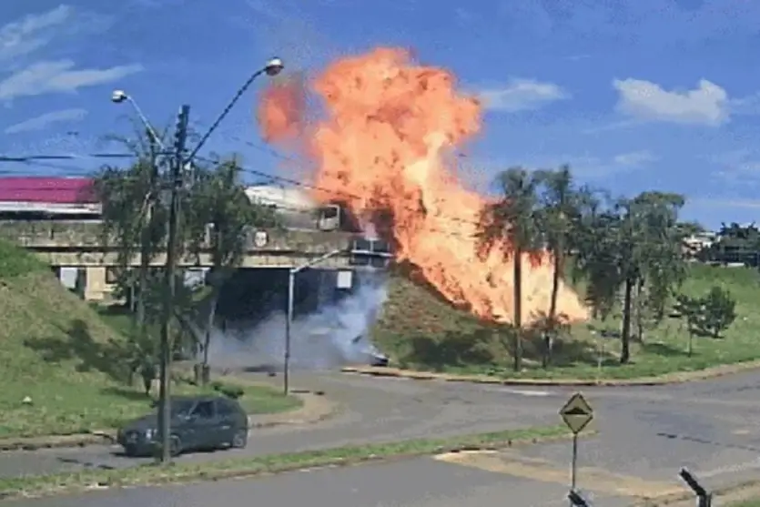 Caminhoneiro Salta De Viaduto Para Fugir De Incêndio