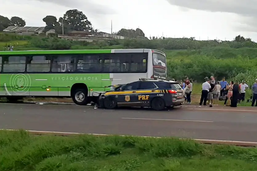 Colisão Entre Viatura Da Prf E ônibus Deixa Dois Policiais Feridos 4