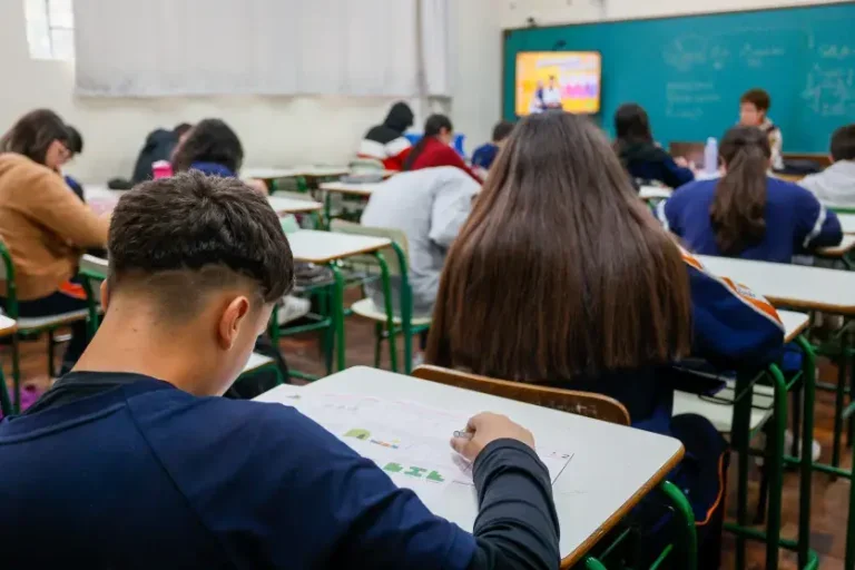 Deputada Quer Proibir Músicas E Conteúdos Inadequados Na Escola (1)