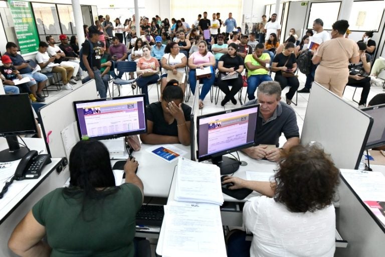 Emprega Umuarama: A maioria das vagas ofertadas era para o comércio em geral.