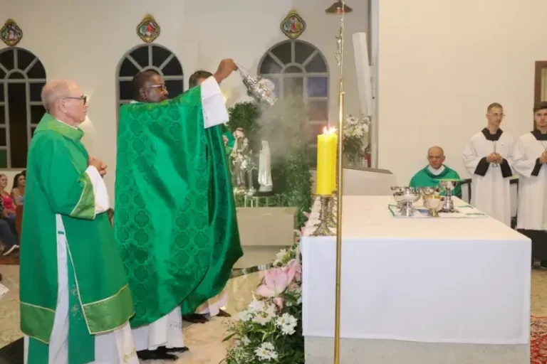 Fiéis Celebram A Criação De Paróquia Em Serra Dos Dourados (2)