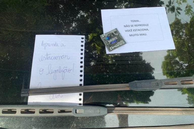 Motorista usa duas vagas:
