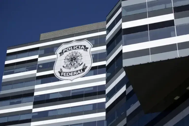 Foto da fachada da Polícia Federal para ilustrar a matéria sobre o novo concurso.