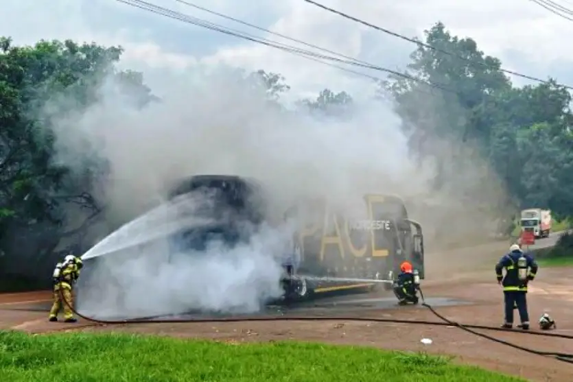 Ônibus Pega Fogo Em Goioerê E Bombeiros São Acionados (2)