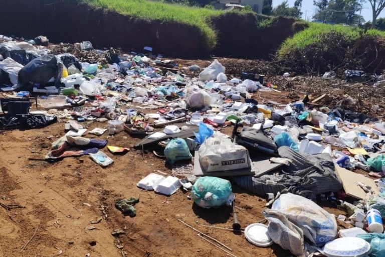 Parque das Jabuticabeiras: No local já foram encontrados lixo orgânico, recicláveis, resíduos hospitalares e até animais mortos.
