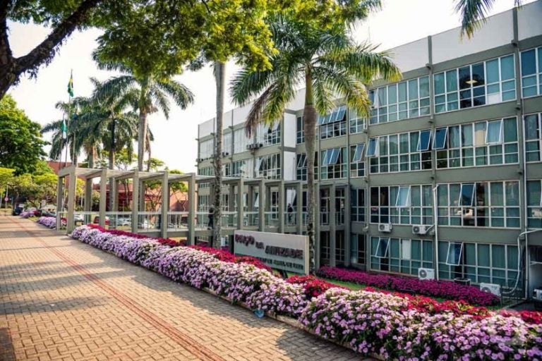 Umuarama recebe Selo Diamante do TCE-PR por transparência. Na foto, o Paço Municipal.