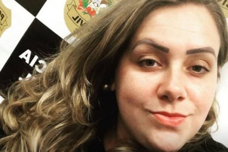 Policial prende próprio agressor. Na foto, a policial civil Jessica Martinelli.