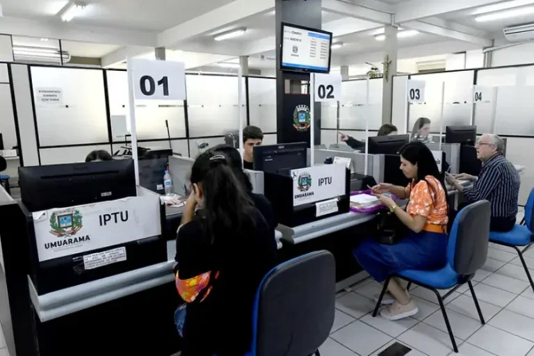Umuarama Boletos Do Iptu Estão Sendo Entregues Nas Casas